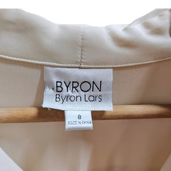 Byron Byron Lars Cream Twist Front Long Sleeve Satin Blouse Size 8 Classic - Picture 8 of 9